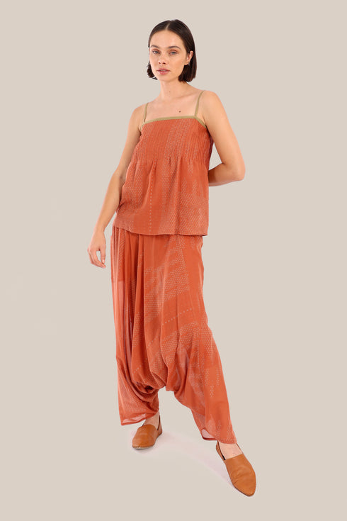 Harem pants with elastic waistline